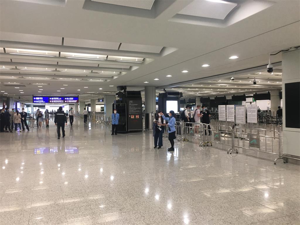 疫情期间，菲律宾飞香港机场入境到深圳回国之旅